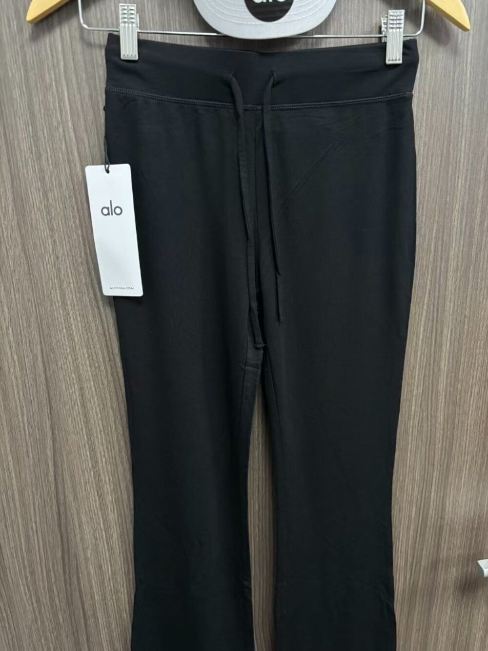 Women's Alo Sway Bootcut Sweatpant Black Leg lengthening casual flared pants🌙 - Picture 3 of 11